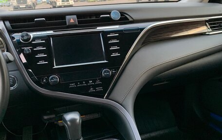 Toyota Camry, 2019 год, 2 600 000 рублей, 10 фотография
