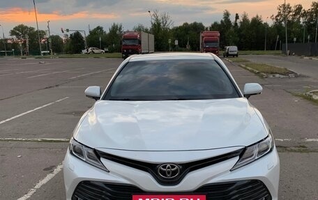 Toyota Camry, 2019 год, 2 600 000 рублей, 17 фотография