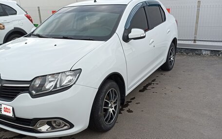 Renault Logan II, 2017 год, 900 000 рублей, 4 фотография