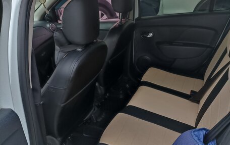 Renault Logan II, 2017 год, 900 000 рублей, 8 фотография