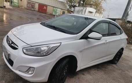 Hyundai Solaris II рестайлинг, 2013 год, 600 000 рублей, 1 фотография
