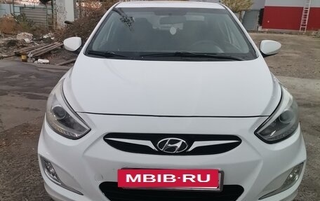 Hyundai Solaris II рестайлинг, 2013 год, 600 000 рублей, 2 фотография