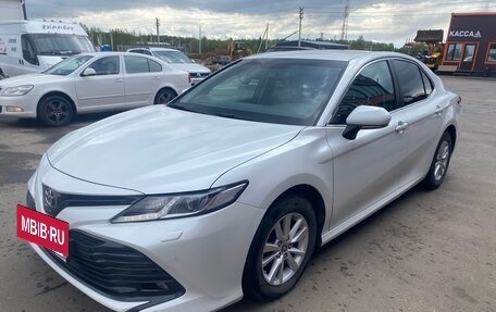 Toyota Camry, 2020 год, 3 350 000 рублей, 2 фотография