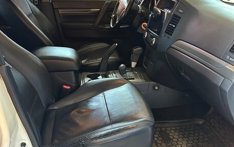 Mitsubishi Pajero IV, 2011 год, 3 000 000 рублей, 10 фотография