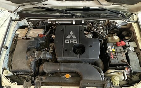 Mitsubishi Pajero IV, 2011 год, 3 000 000 рублей, 15 фотография