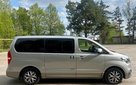 Hyundai H-1 II рестайлинг, 2019 год, 2 850 000 рублей, 4 фотография