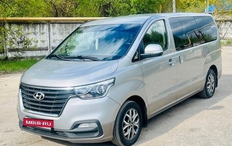 Hyundai H-1 II рестайлинг, 2019 год, 2 850 000 рублей, 3 фотография
