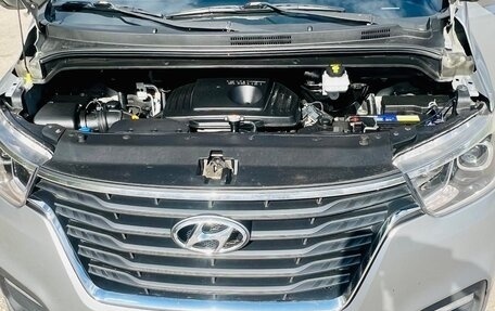 Hyundai H-1 II рестайлинг, 2019 год, 2 850 000 рублей, 15 фотография