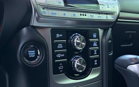 Toyota Land Cruiser Prado 150 рестайлинг 2, 2021 год, 7 100 000 рублей, 16 фотография