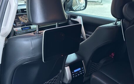 Toyota Land Cruiser Prado 150 рестайлинг 2, 2021 год, 7 100 000 рублей, 17 фотография