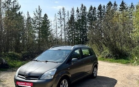 Toyota Corolla Verso I, 2006 год, 735 000 рублей, 3 фотография