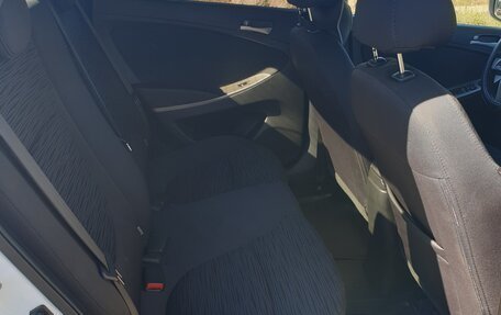 Hyundai Solaris II рестайлинг, 2016 год, 1 050 000 рублей, 2 фотография