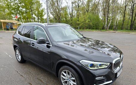 BMW X5, 2019 год, 5 990 000 рублей, 2 фотография