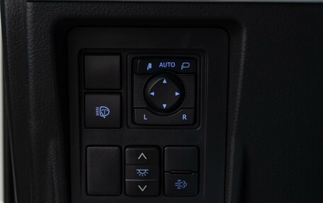 Toyota Land Cruiser Prado 150 рестайлинг 2, 2020 год, 6 590 000 рублей, 21 фотография