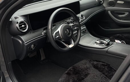 Mercedes-Benz E-Класс, 2019 год, 3 900 000 рублей, 7 фотография