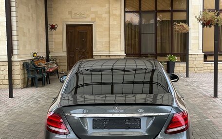 Mercedes-Benz E-Класс, 2019 год, 3 900 000 рублей, 4 фотография