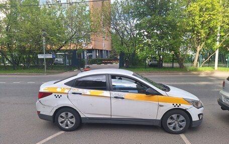 Hyundai Solaris II рестайлинг, 2015 год, 590 000 рублей, 3 фотография