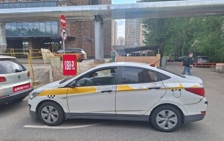Hyundai Solaris II рестайлинг, 2015 год, 590 000 рублей, 1 фотография