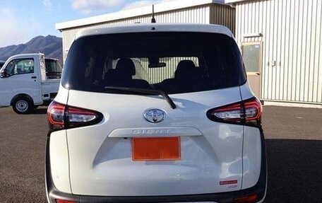 Toyota Sienta II, 2022 год, 1 197 000 рублей, 6 фотография
