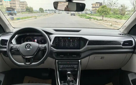 Volkswagen T-Cross I, 2022 год, 1 440 000 рублей, 9 фотография
