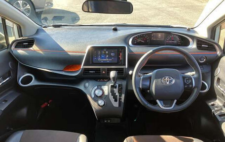 Toyota Sienta II, 2021 год, 1 090 000 рублей, 7 фотография
