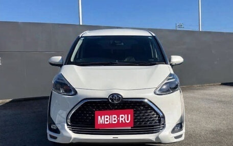 Toyota Sienta II, 2021 год, 1 090 000 рублей, 2 фотография