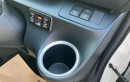 Toyota Sienta II, 2021 год, 1 090 000 рублей, 17 фотография