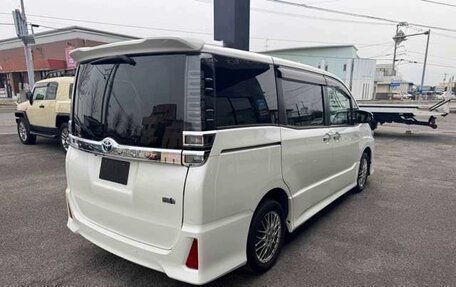 Toyota Voxy III, 2021 год, 1 896 000 рублей, 2 фотография