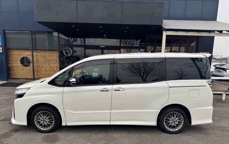 Toyota Voxy III, 2021 год, 1 896 000 рублей, 5 фотография
