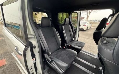 Toyota Voxy III, 2021 год, 1 896 000 рублей, 13 фотография