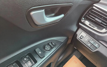 KIA Stonic, 2020 год, 1 185 000 рублей, 14 фотография