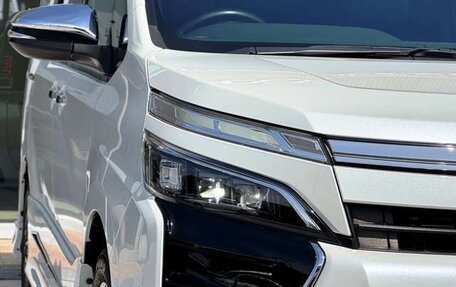 Toyota Voxy III, 2021 год, 1 994 000 рублей, 5 фотография