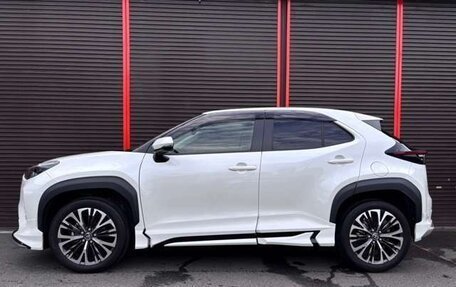 Toyota Yaris Cross, 2022 год, 1 298 000 рублей, 2 фотография