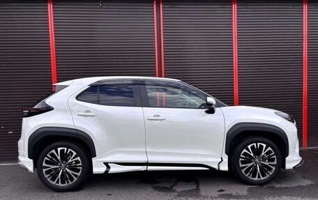 Toyota Yaris Cross, 2022 год, 1 298 000 рублей, 6 фотография