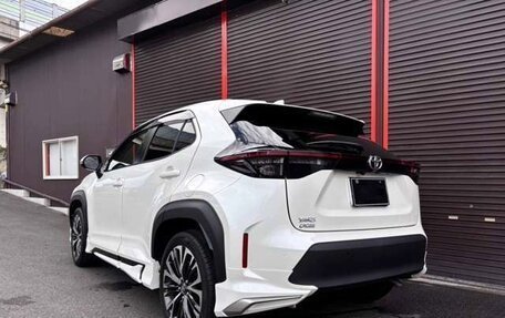 Toyota Yaris Cross, 2022 год, 1 298 000 рублей, 3 фотография