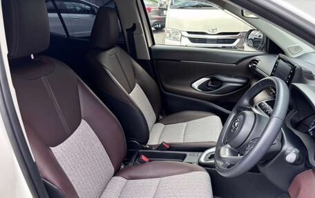 Toyota Yaris Cross, 2022 год, 1 298 000 рублей, 11 фотография