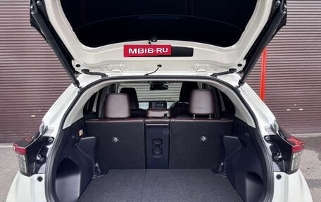 Toyota Yaris Cross, 2022 год, 1 298 000 рублей, 9 фотография
