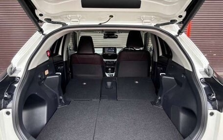 Toyota Yaris Cross, 2022 год, 1 298 000 рублей, 10 фотография
