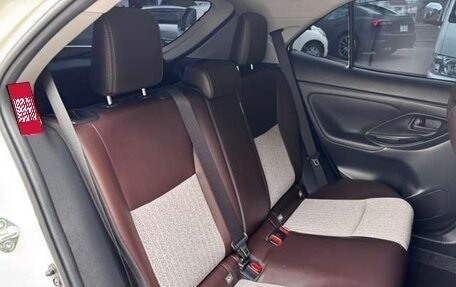 Toyota Yaris Cross, 2022 год, 1 298 000 рублей, 14 фотография