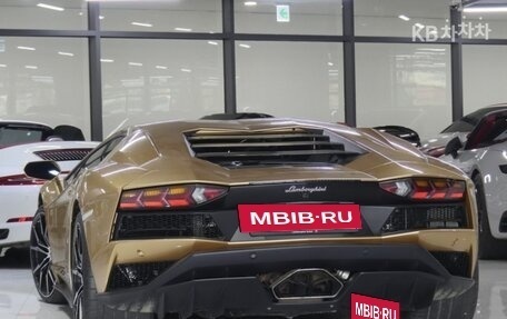 Lamborghini Aventador I рестайлинг, 2019 год, 32 000 000 рублей, 3 фотография