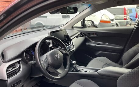 Toyota C-HR I рестайлинг, 2021 год, 2 190 000 рублей, 11 фотография