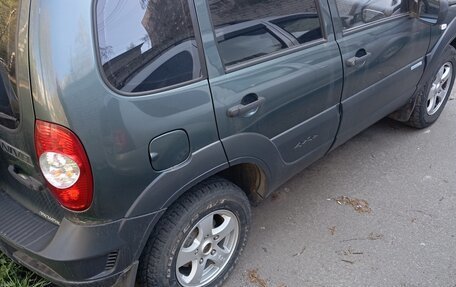 Chevrolet Niva I рестайлинг, 2011 год, 780 000 рублей, 4 фотография