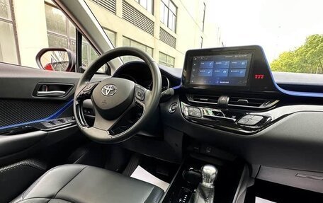 Toyota C-HR I рестайлинг, 2021 год, 1 850 000 рублей, 9 фотография