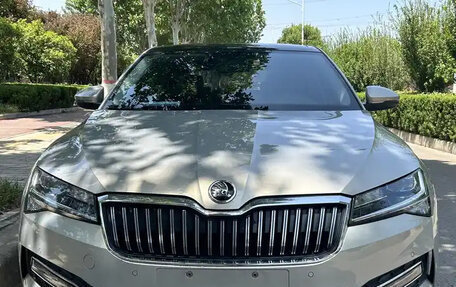 Skoda Superb III рестайлинг, 2020 год, 2 350 444 рублей, 2 фотография