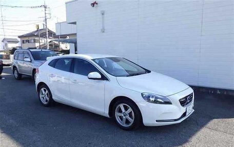 Volvo V40 II рестайлинг, 2015 год, 877 000 рублей, 1 фотография