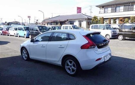 Volvo V40 II рестайлинг, 2015 год, 877 000 рублей, 2 фотография