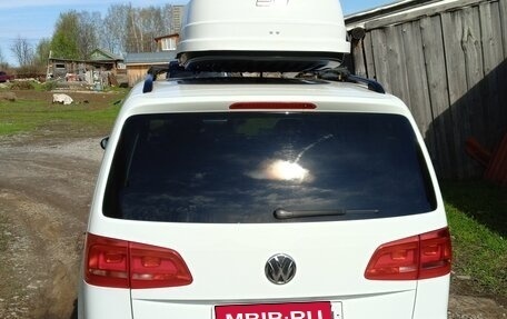 Volkswagen Touran III, 2013 год, 1 400 000 рублей, 2 фотография