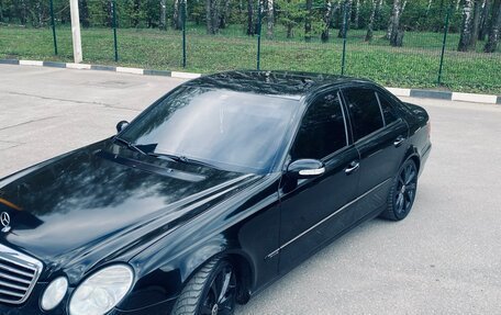 Mercedes-Benz E-Класс, 2004 год, 850 000 рублей, 3 фотография