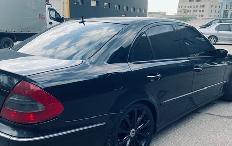 Mercedes-Benz E-Класс, 2004 год, 850 000 рублей, 6 фотография