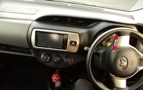 Toyota Vitz, 2015 год, 950 000 рублей, 10 фотография